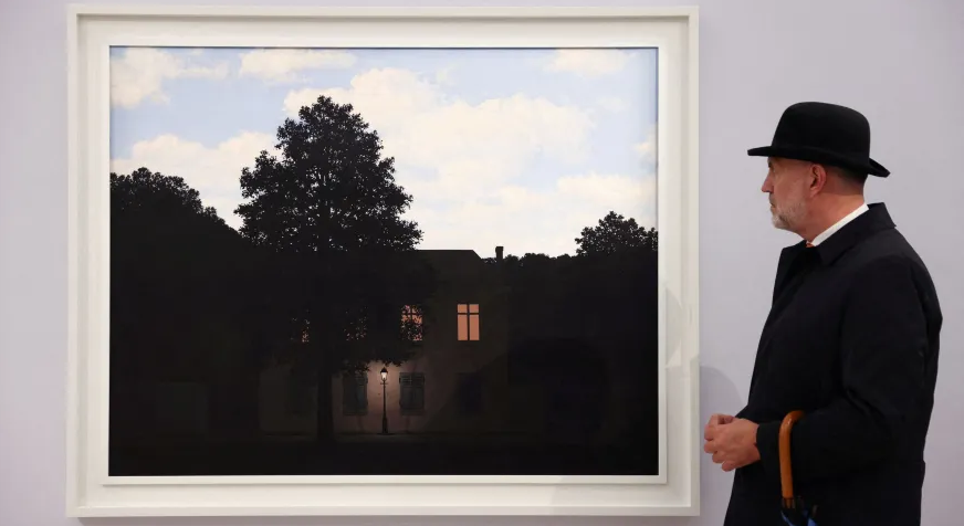 Pintura de René Magritte é vendida por R$ 354 milhões em leilão